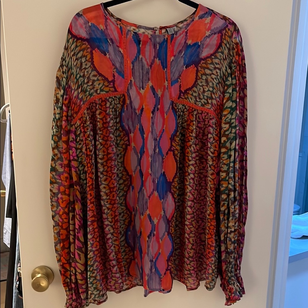Red and Brown Long Sleeve Graphic Blouse